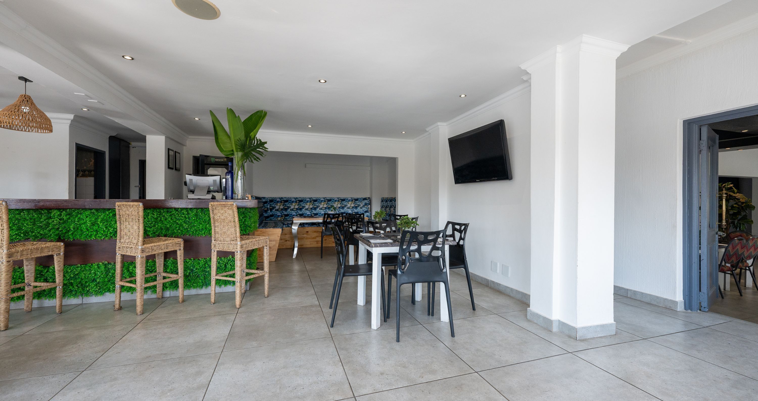 ANEW Hotel & Convention Centre OR Tambo 4*