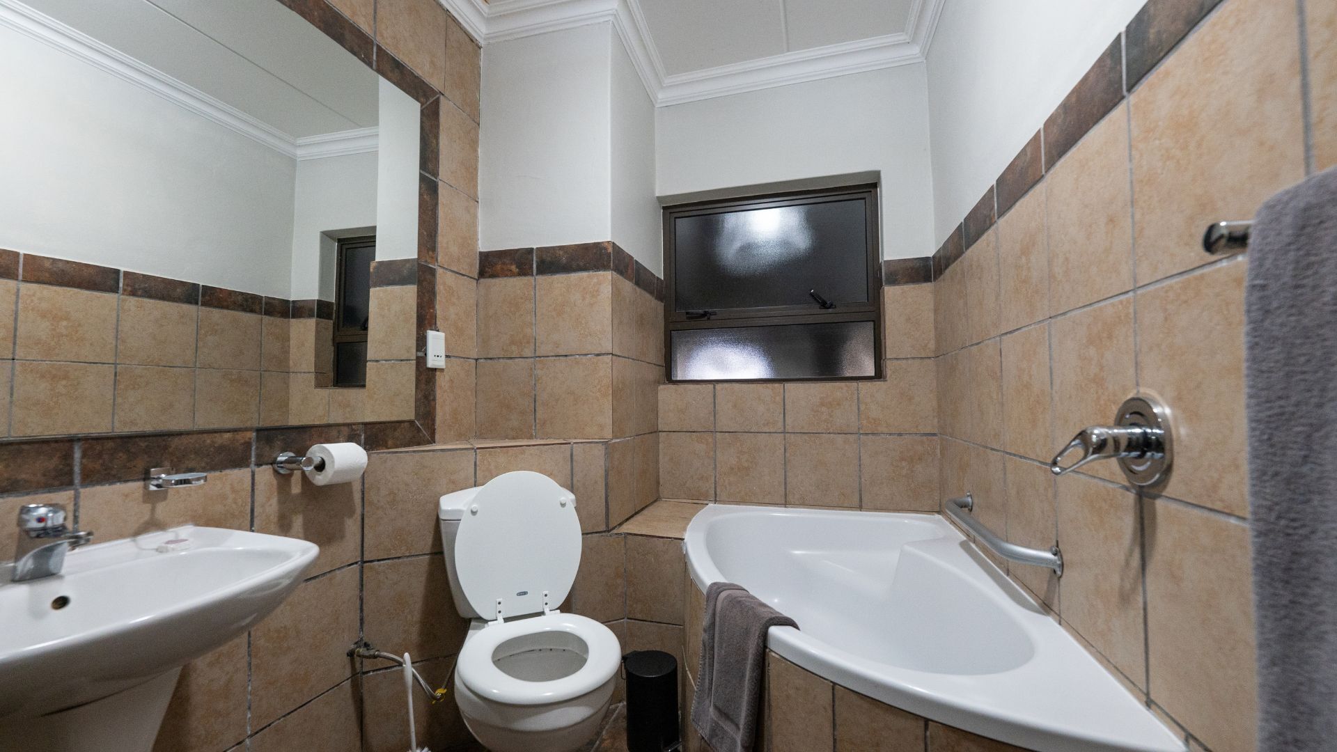 ANEW Hotel & Convention Centre OR Tambo 4*