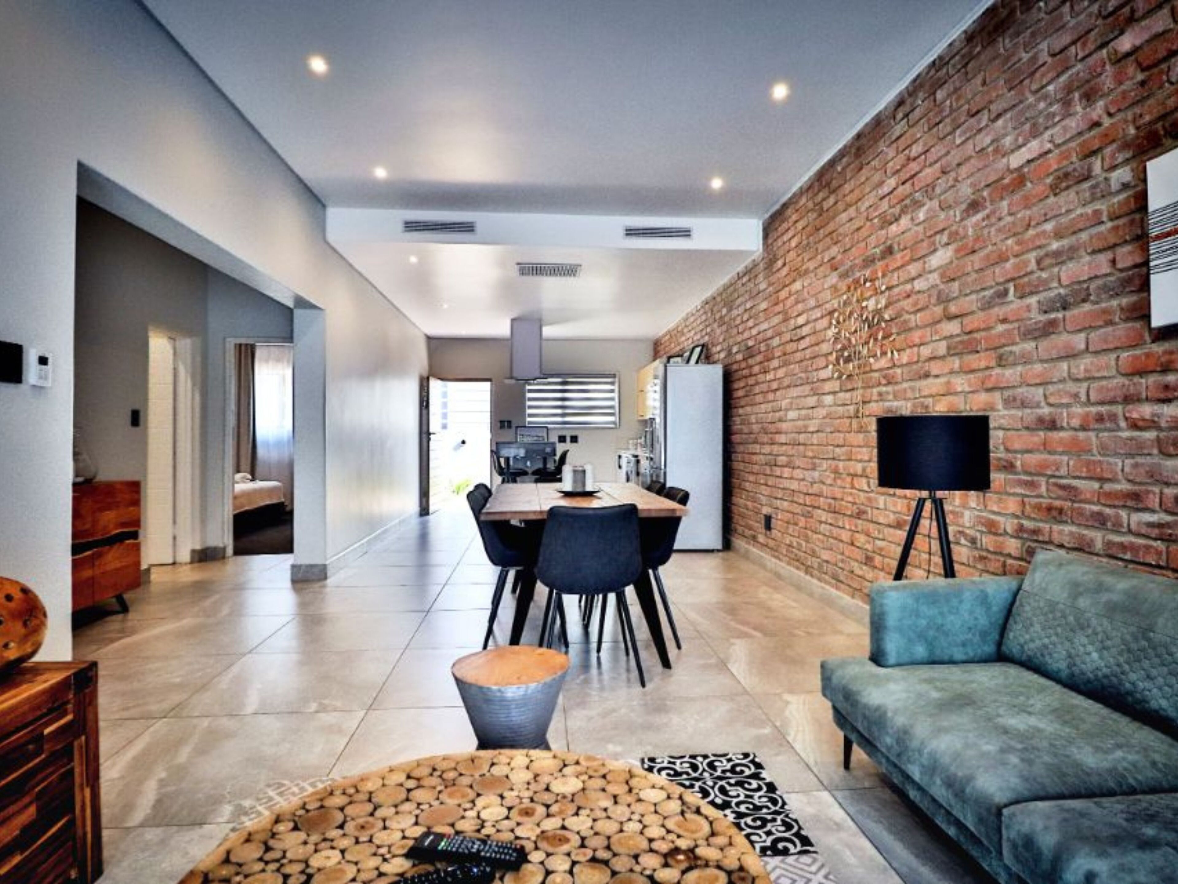ANEW Hotel & Convention Centre OR Tambo 4*