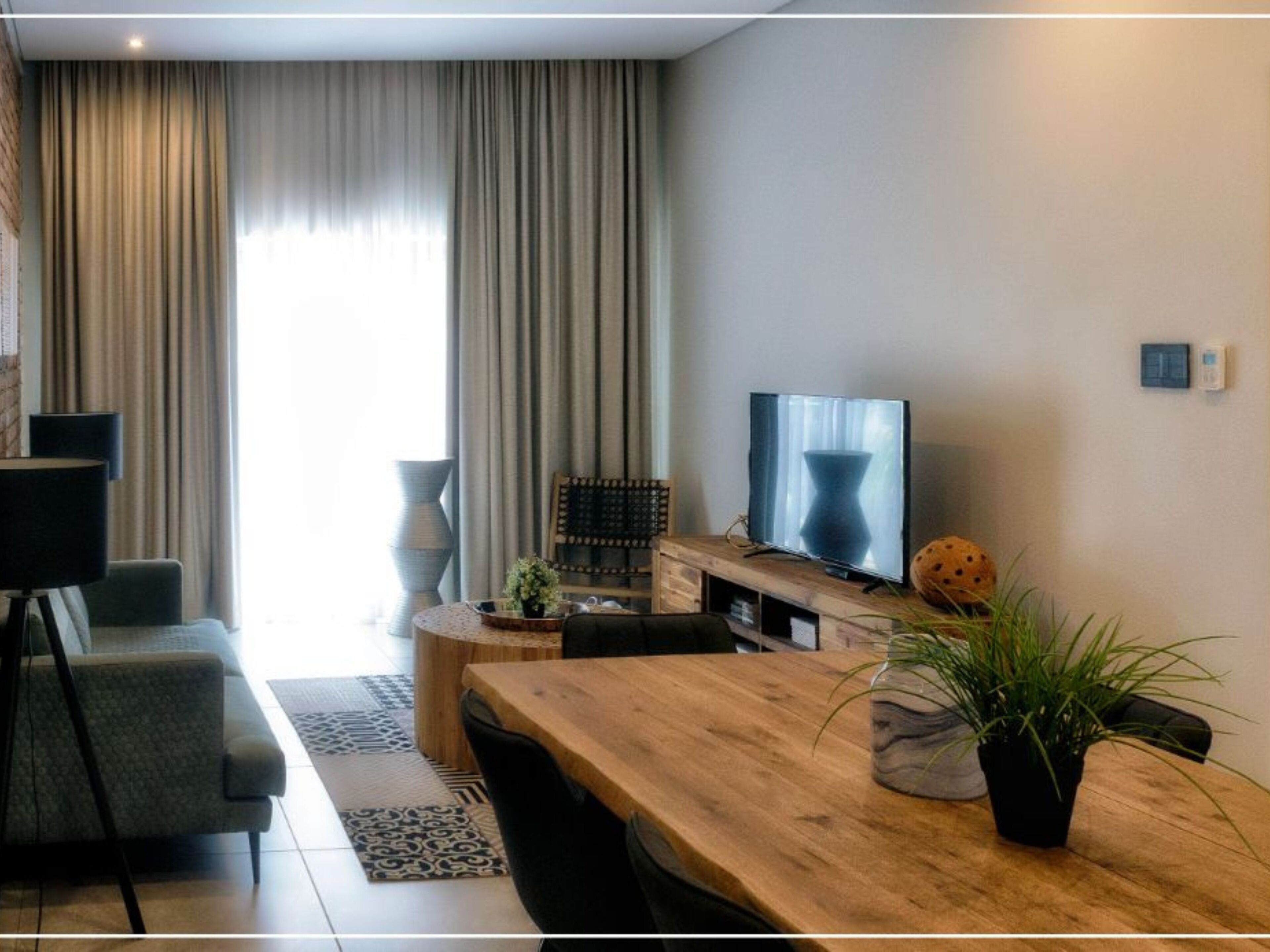 ANEW Hotel & Convention Centre OR Tambo 4*