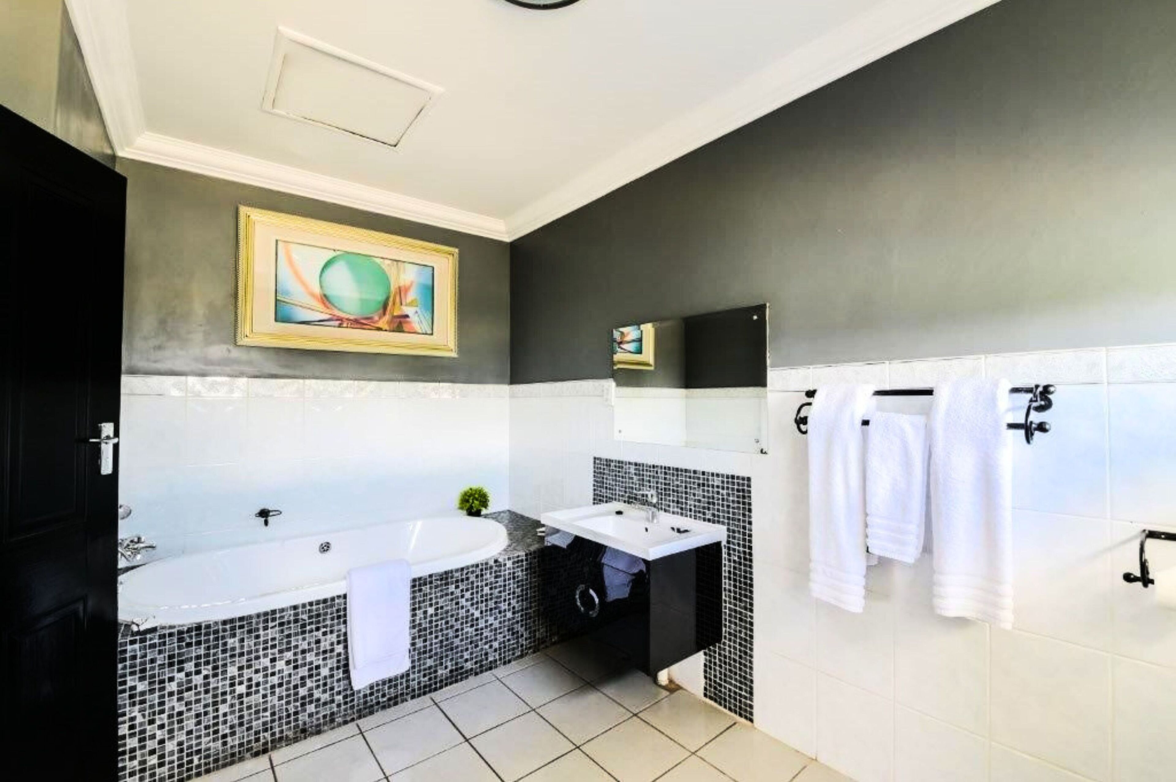 ANEW Hotel & Convention Centre OR Tambo 4*