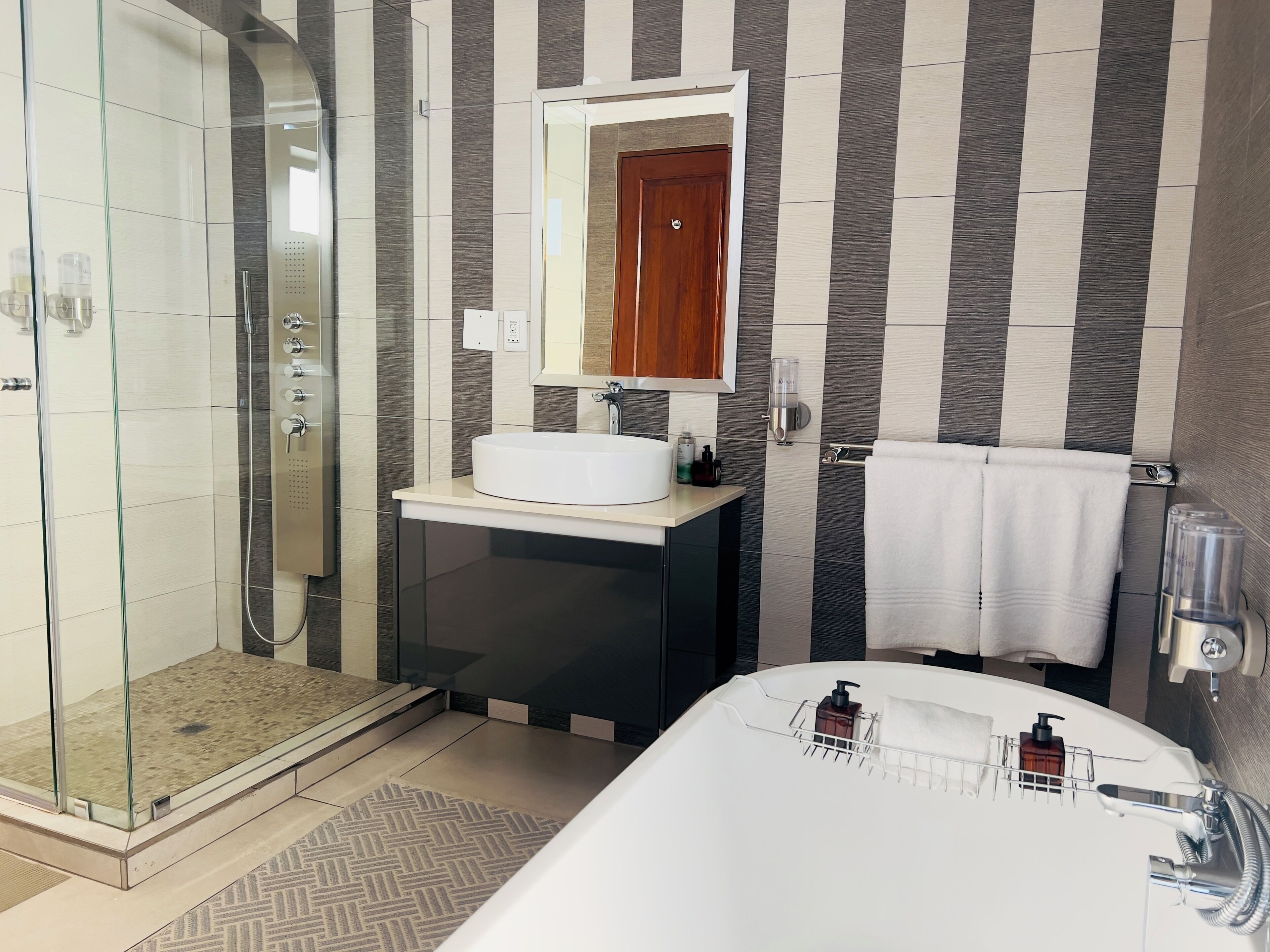 ONE O EIGHT BOUTIQUE HOTEL 4*