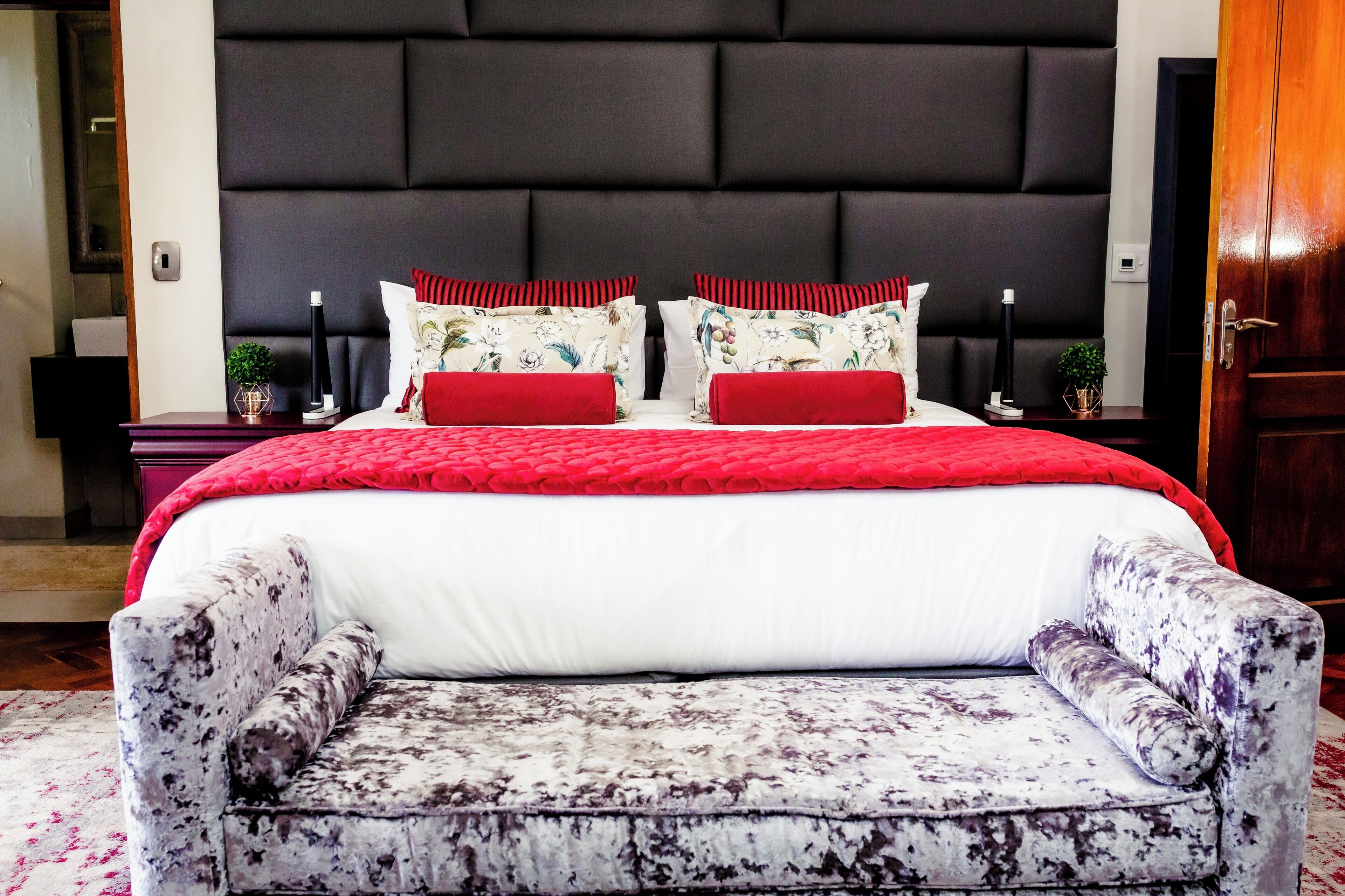 ONE O EIGHT BOUTIQUE HOTEL 4*