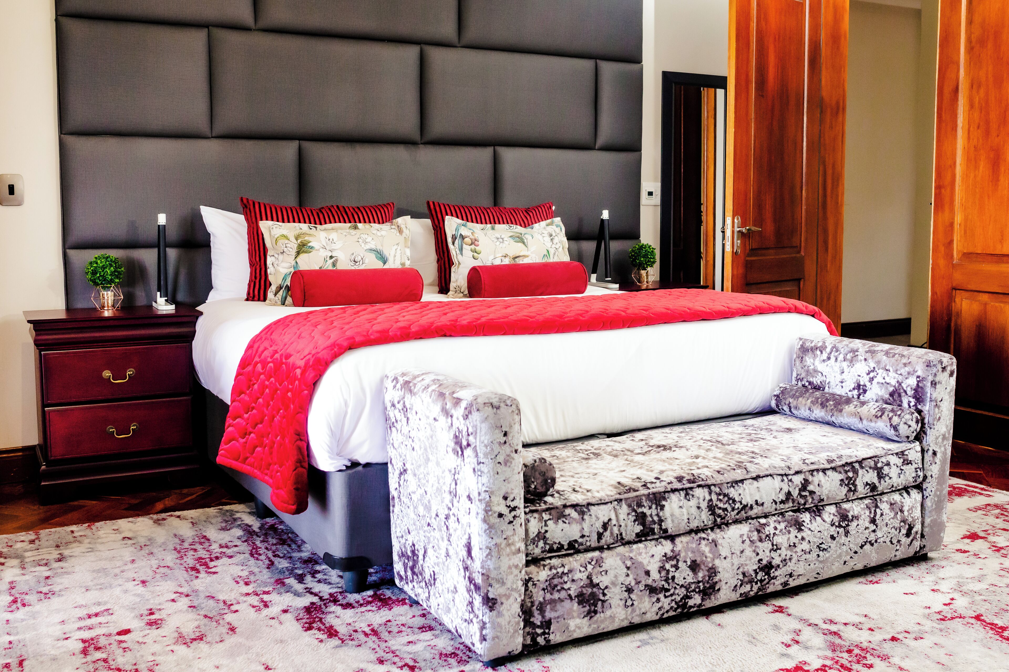 ONE O EIGHT BOUTIQUE HOTEL 4*