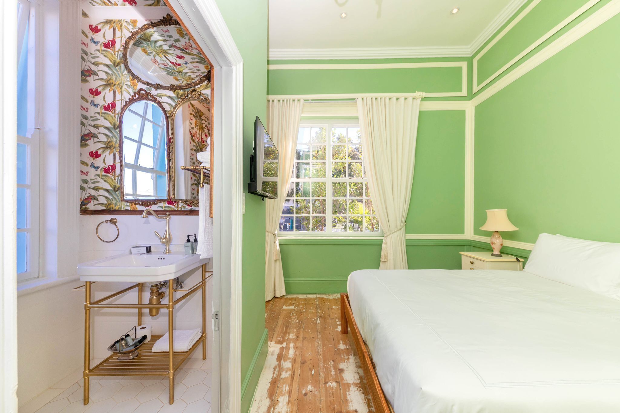 Amina Boutique Hotel 3*