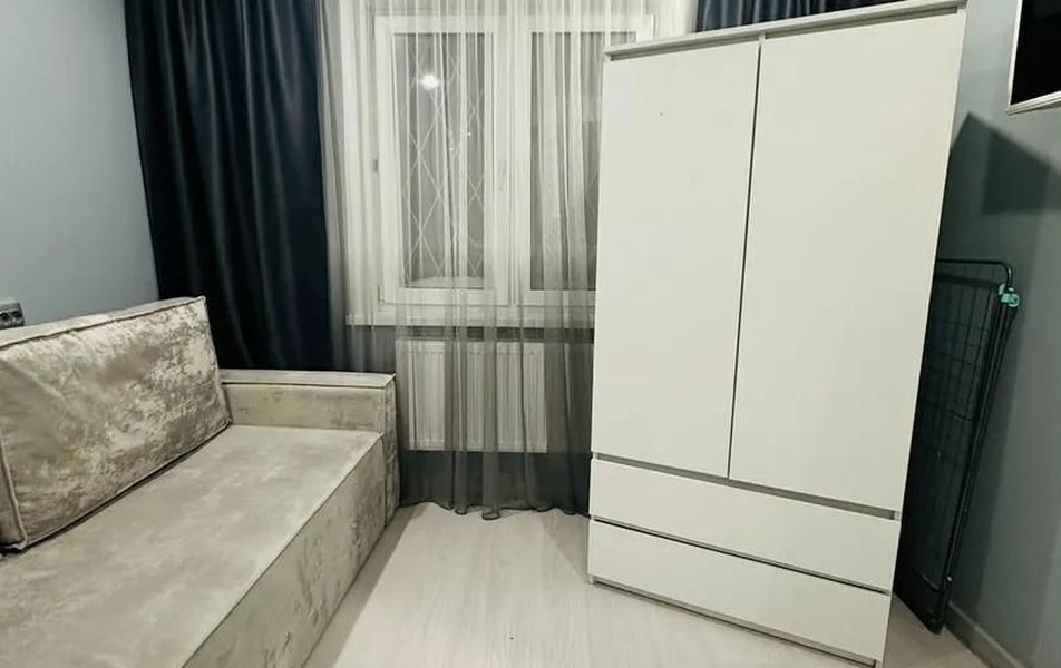 На Адоратского 15 3*