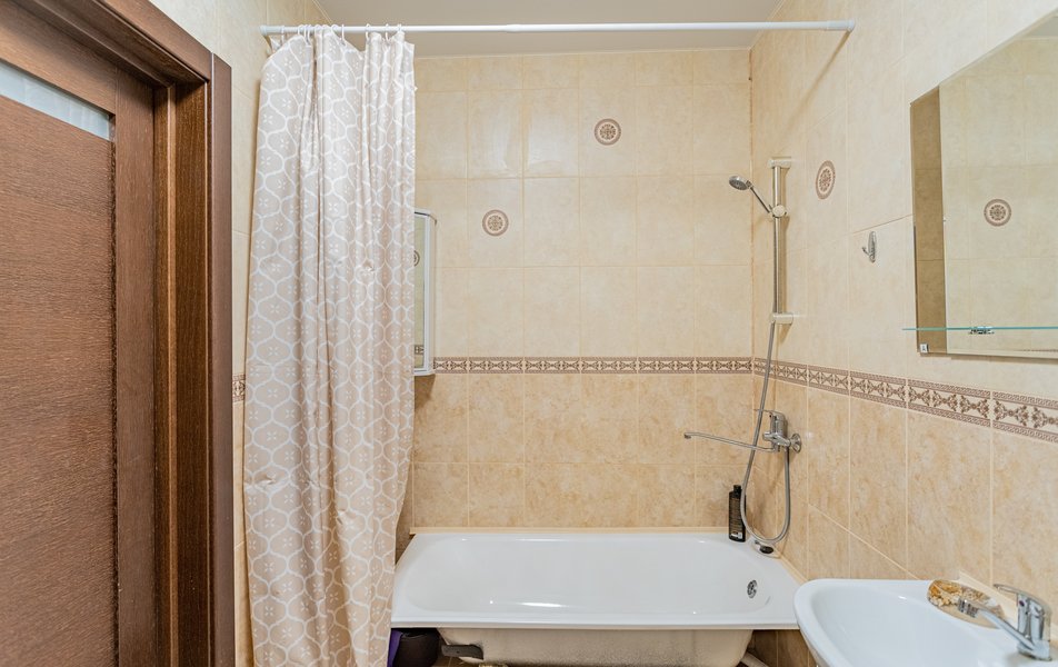 На Братьев Кашириных 3*