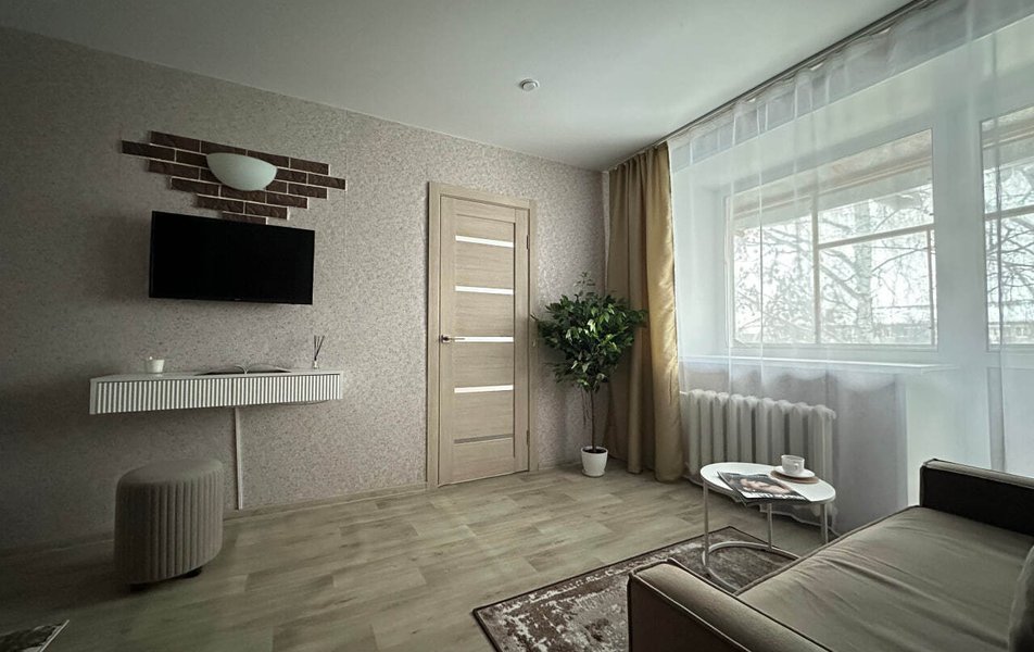 На Прыгунова 122 3*