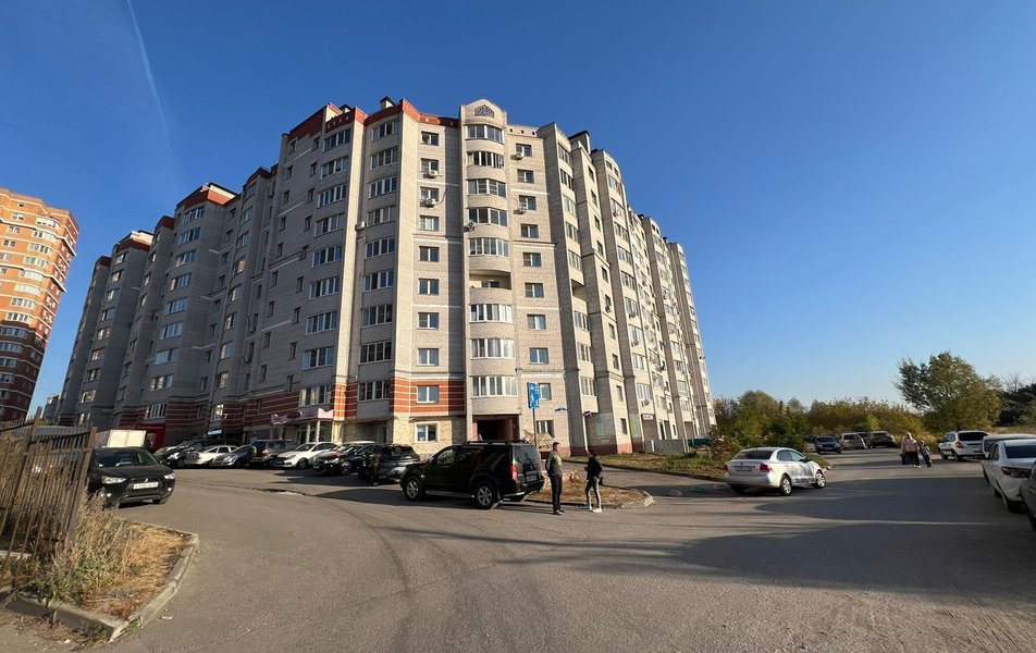 Флэт 40 на Солнечном б-ре 2 3*