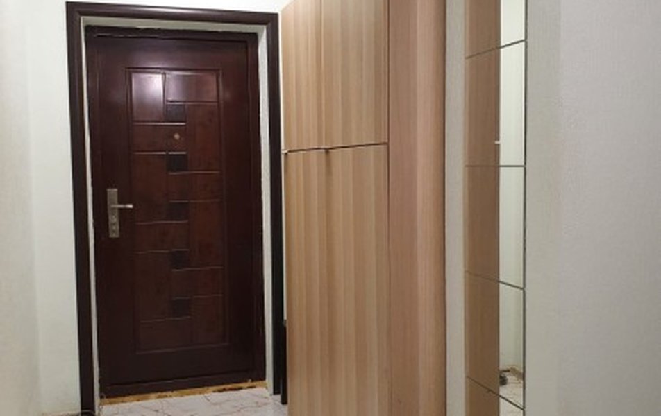 Вгости на пер. Крыловской 3*