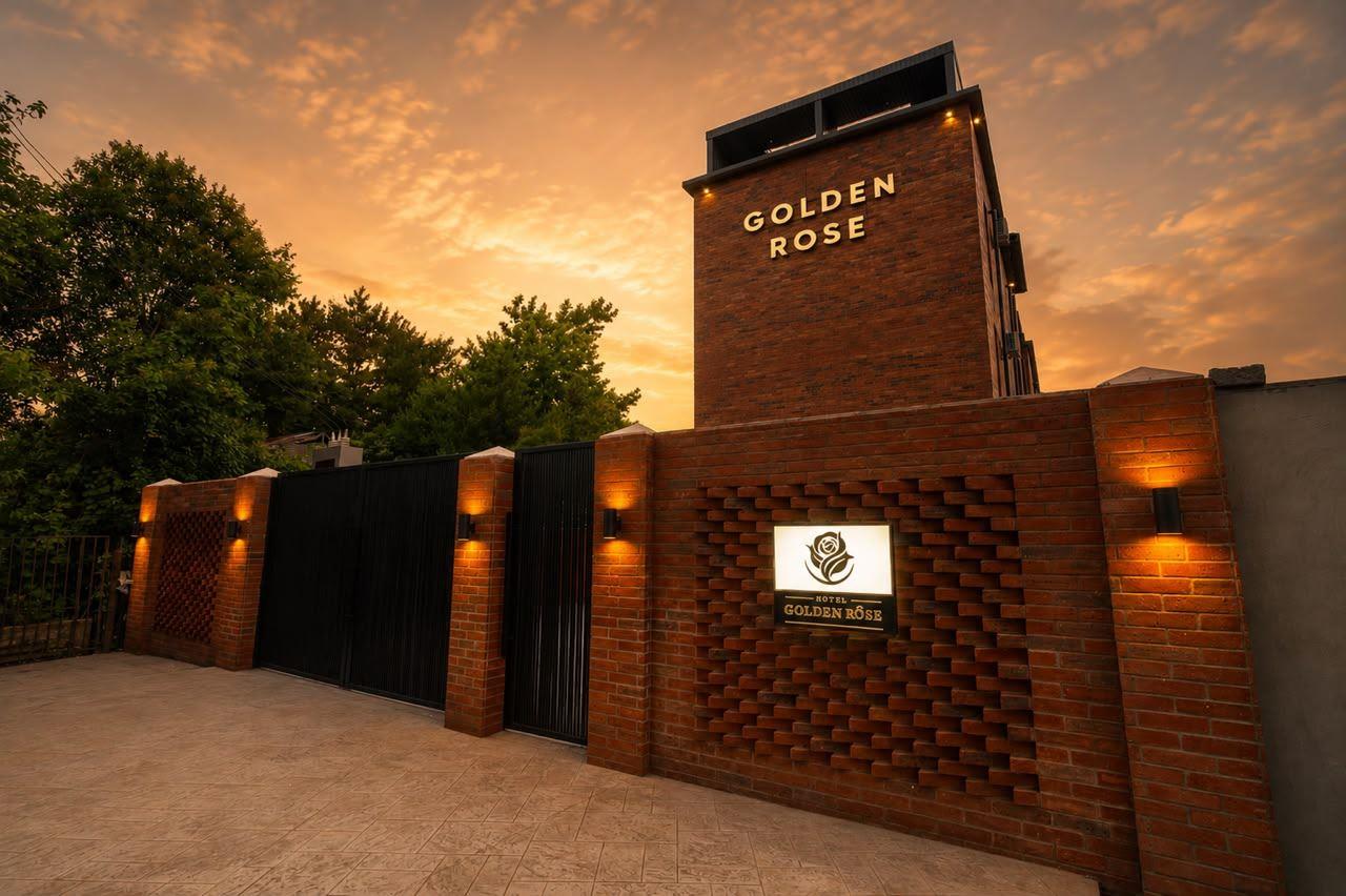 Golden Rose 0*