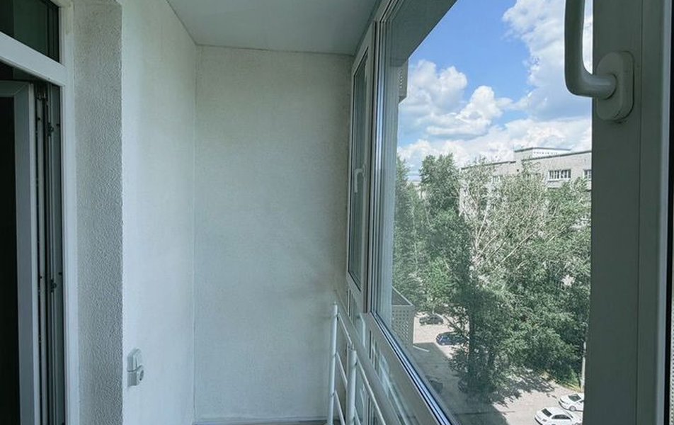 На Ладожской 9 3*