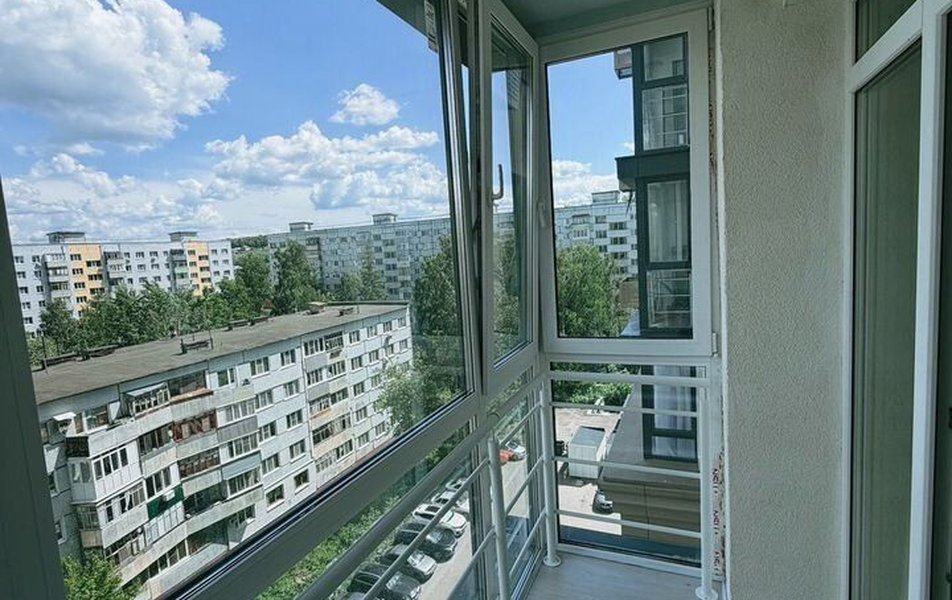 На Ладожской 9 3*
