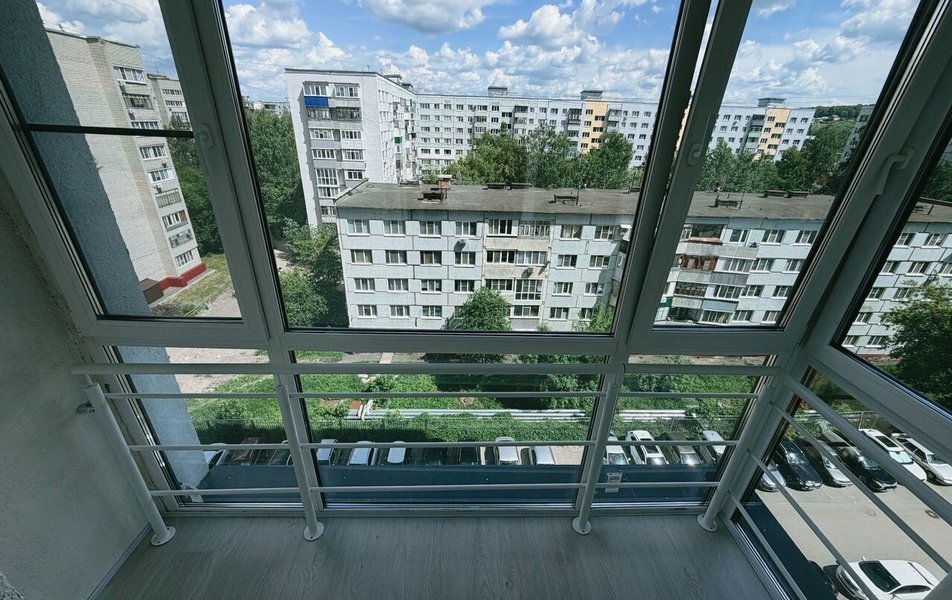 На Ладожской 9 3*