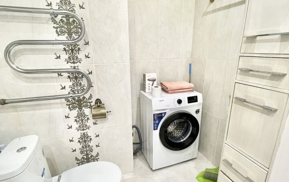 Белый дом на Петровского 32 3*