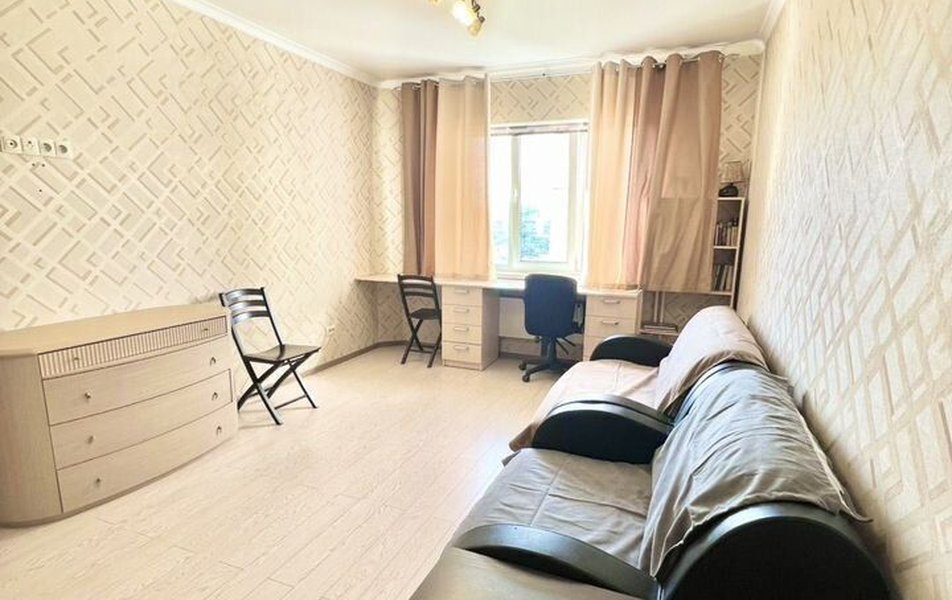 Белый дом на Петровского 32 3*