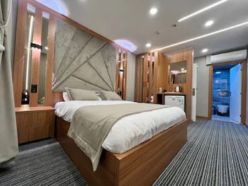 Vipinn hotels 3*