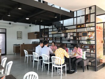Baan Mae Suvarnabhumi Airport 2*