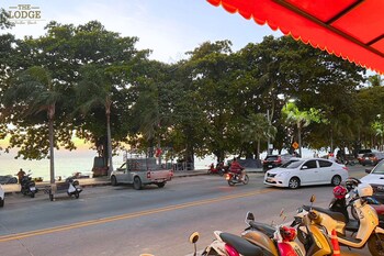 The Lodge Jomtien 9 2*