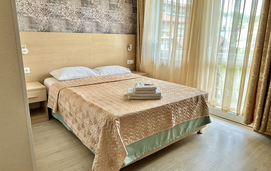 Оливия 3*