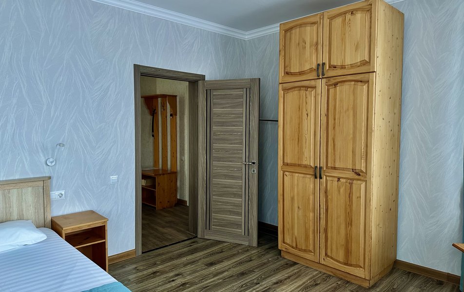Оливия 3*