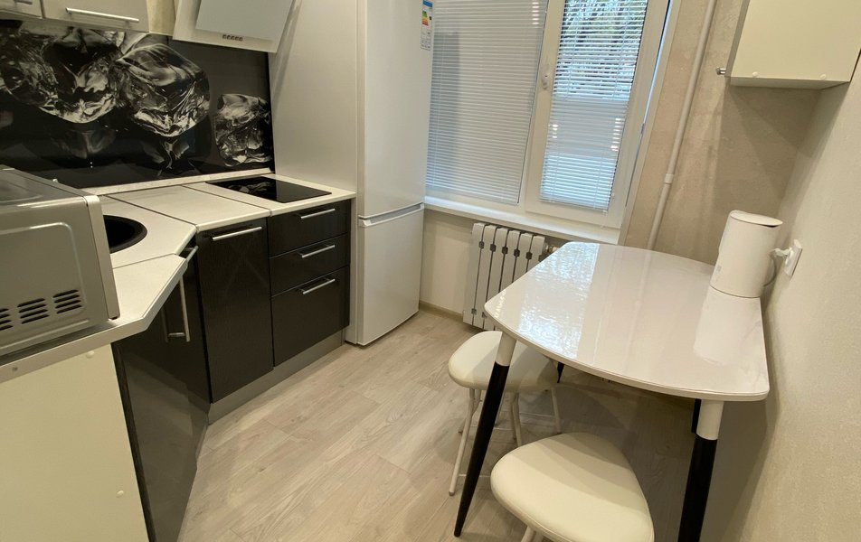 Садовый пер, д 4, кв 93 0*