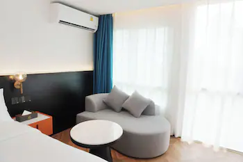 L-Seven Hotel 3*