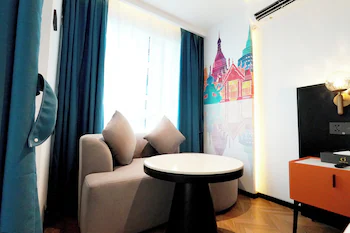 L-Seven Hotel 3*