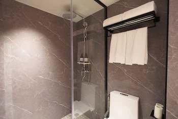 L-Seven Hotel 3*