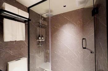 L-Seven Hotel 3*