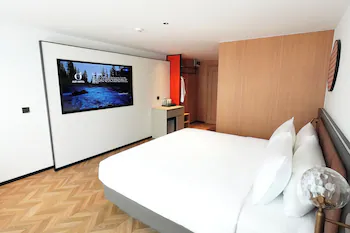 L-Seven Hotel 3*