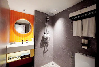 L-Seven Hotel 3*