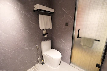 L-Seven Hotel 3*