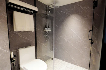 L-Seven Hotel 3*