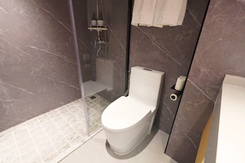 L-Seven Hotel 3*