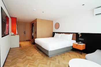 L-Seven Hotel 3*