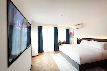 L-Seven Hotel 3*
