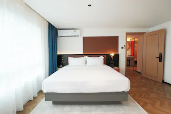 L-Seven Hotel 3*