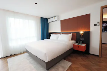 L-Seven Hotel 3*