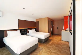 L-Seven Hotel 3*