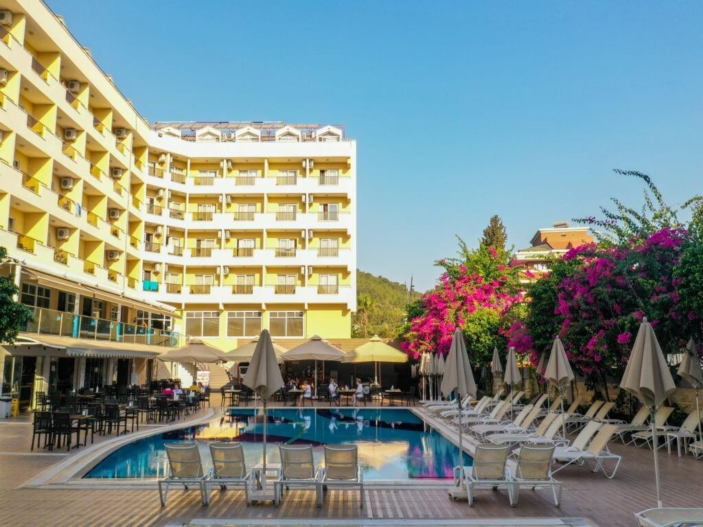 Prestige Garden Hotel 4*