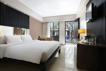 Santika Beach 4*