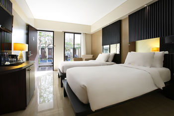 Santika Beach 4*