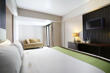 Santika Beach 4*