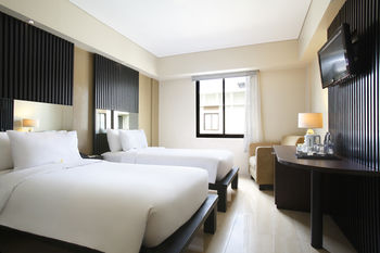 Santika Beach 4*