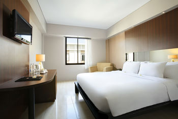 Santika Beach 4*