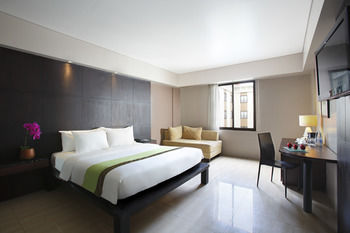 Santika Beach 4*