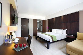 Santika Beach 4*