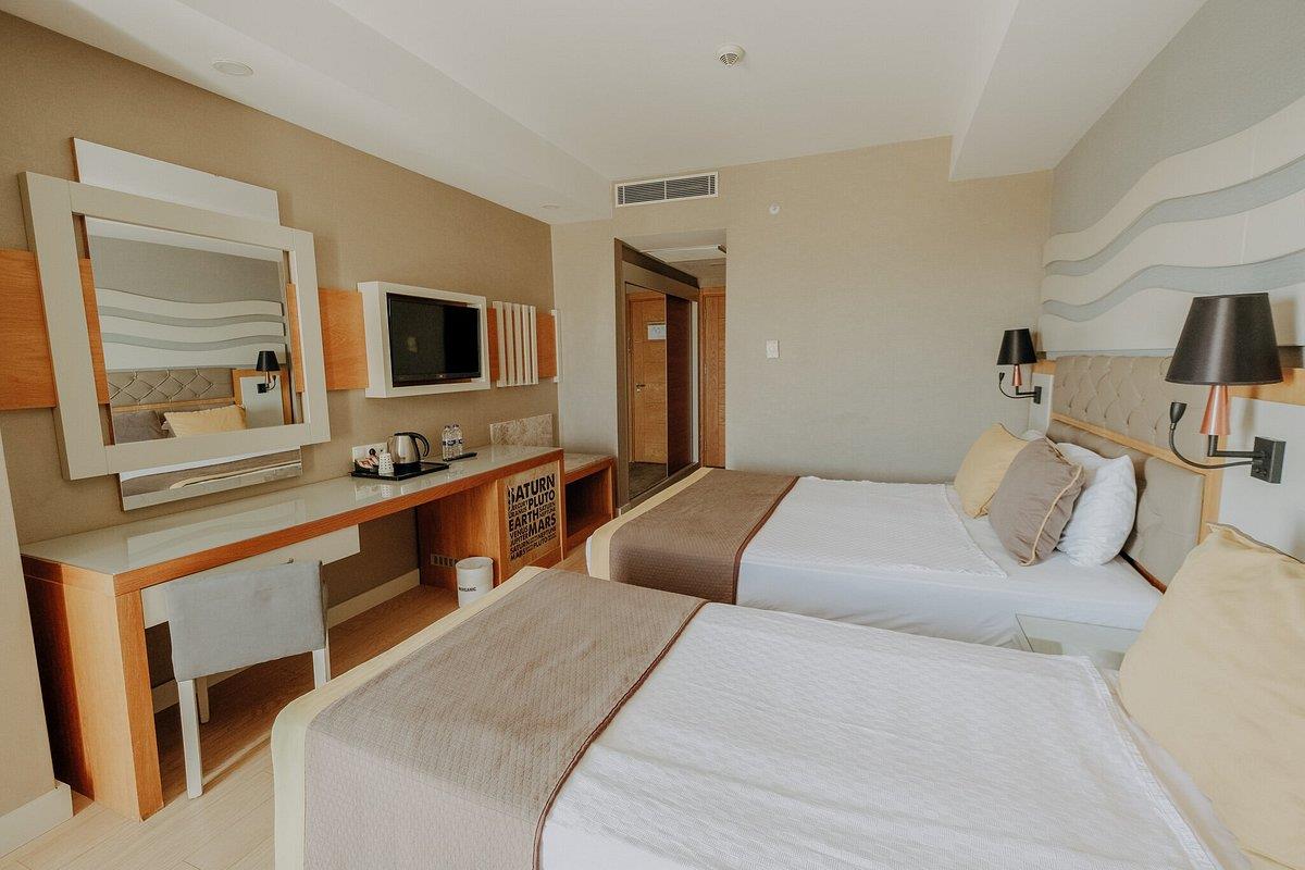 Saturn Palace Resort 5*