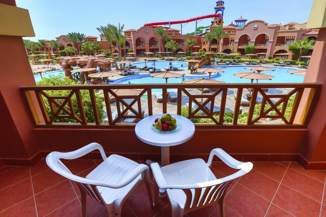 Charmillion Gardens Aqua Park 4*